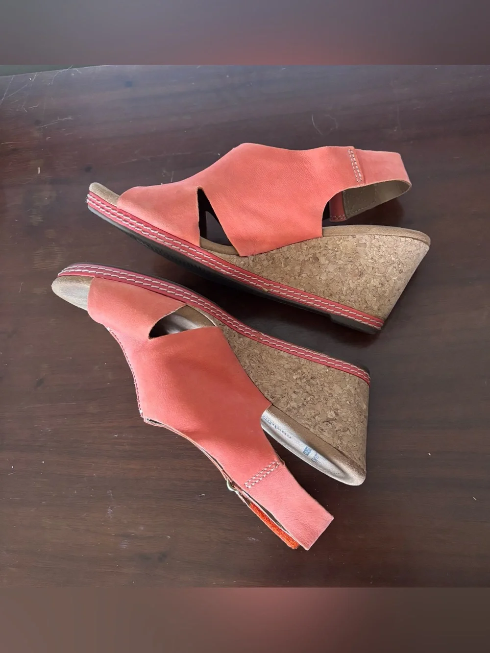 Clarks helio float Women's Orange Suede Wedge Sandals size 8 euc strap closure